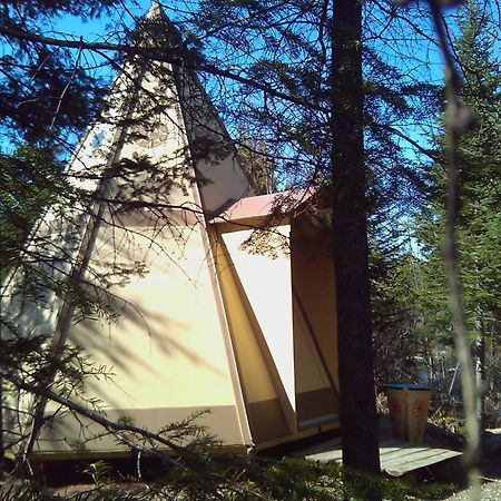 생로만 Aux Tipis De La Riviere Sauvage 빌라 외부 사진