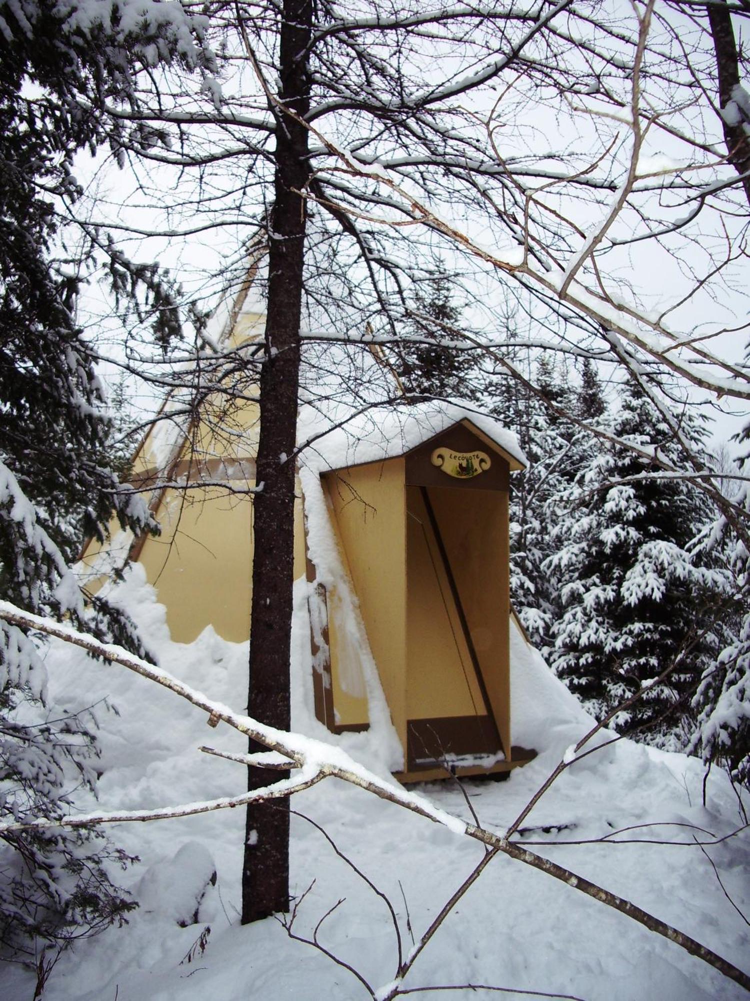 생로만 Aux Tipis De La Riviere Sauvage 빌라 외부 사진