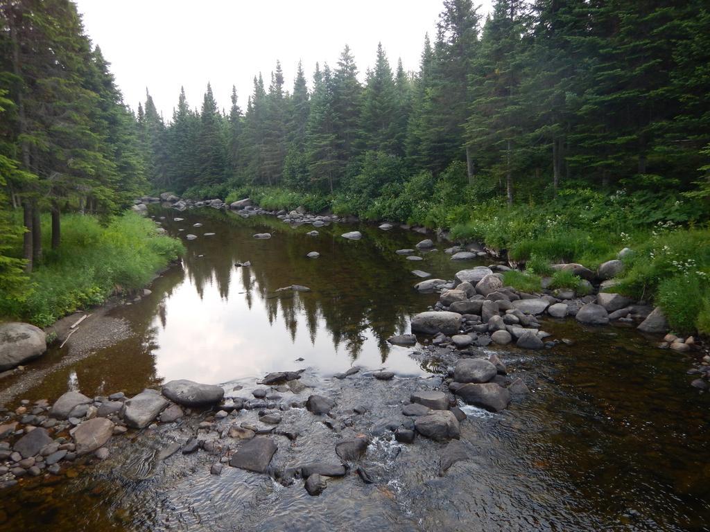 생로만 Aux Tipis De La Riviere Sauvage 빌라 외부 사진