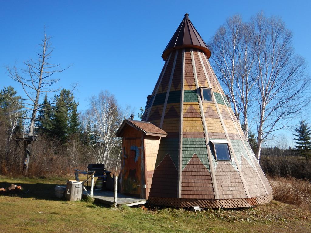 생로만 Aux Tipis De La Riviere Sauvage 빌라 외부 사진