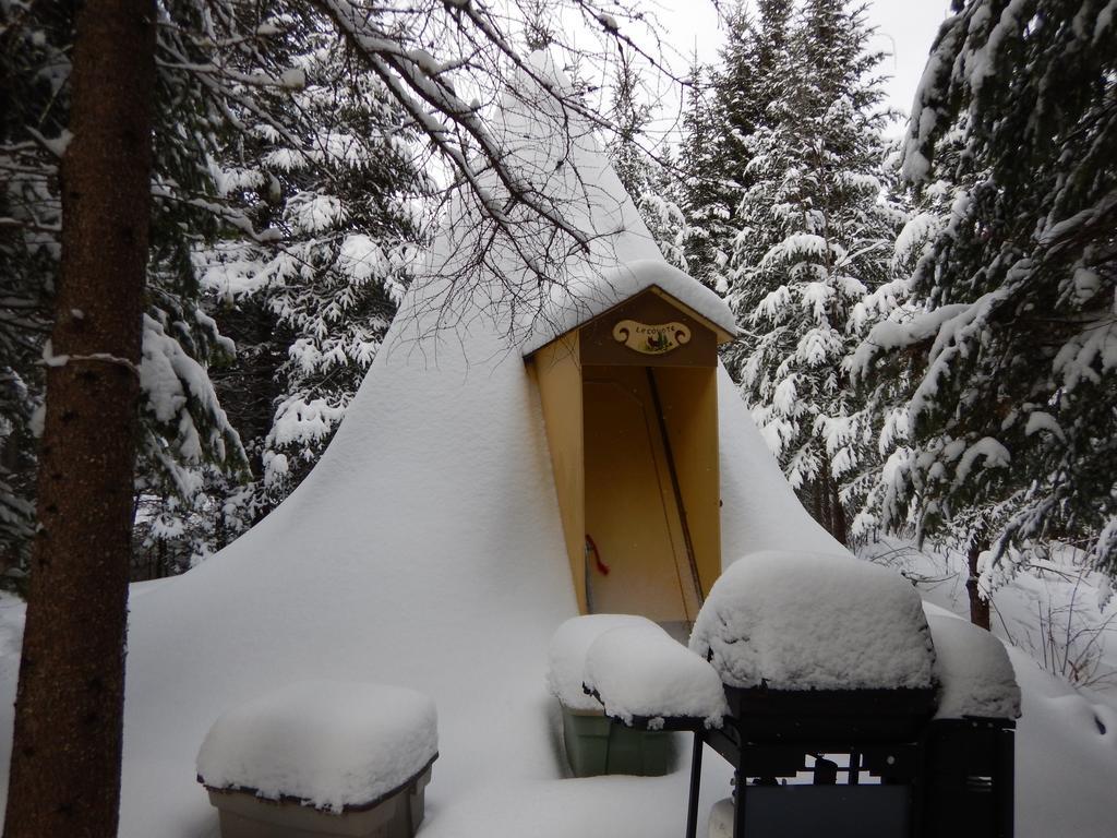 생로만 Aux Tipis De La Riviere Sauvage 빌라 외부 사진