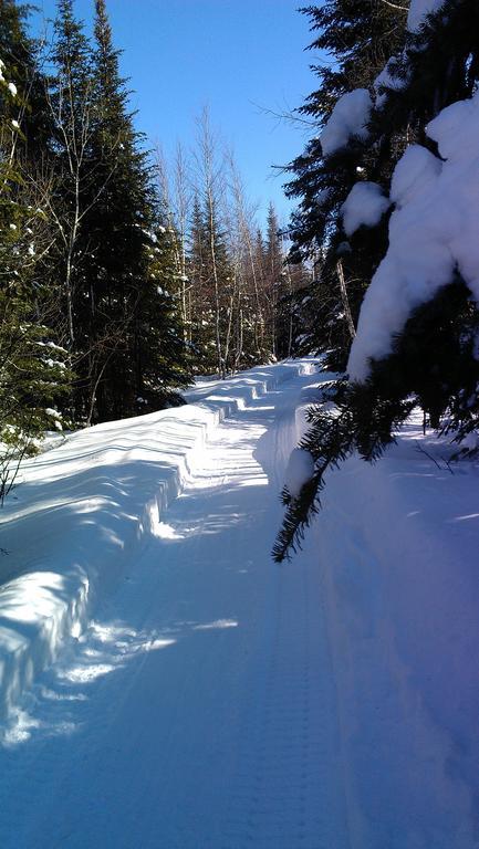 생로만 Aux Tipis De La Riviere Sauvage 빌라 외부 사진