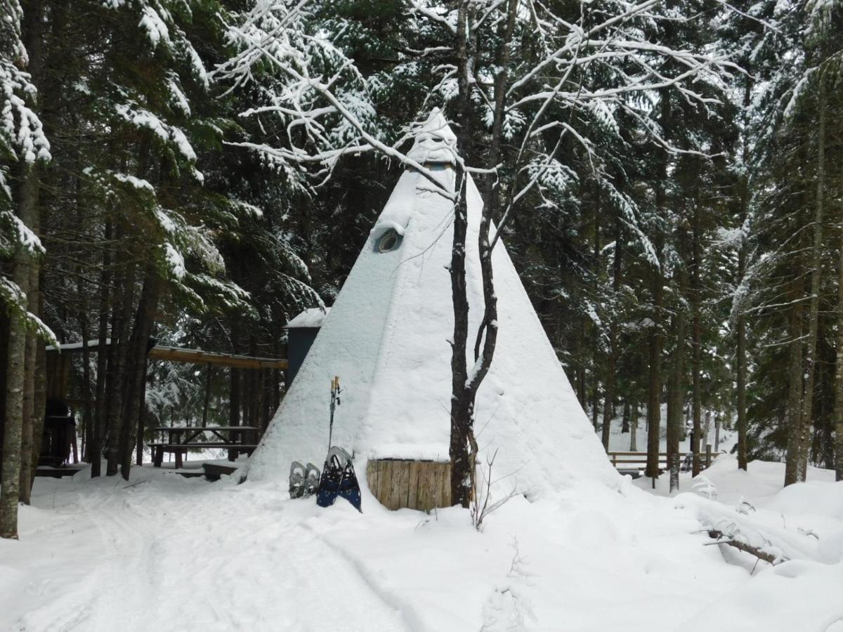 생로만 Aux Tipis De La Riviere Sauvage 빌라 외부 사진